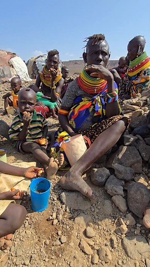 Turkana tribe ladies still raise their family in the deserrt preserving their traditions 🥰 | Lovable daily adventures