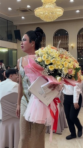 Phút giây đăng quang của hoa hậu popper