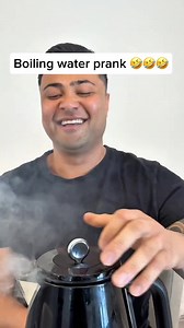 Boiling water prank 🤣🤣🤣 #scared #scarecam #scareprank #prank #virral #trending #fun #funnyvideo #foryoupage #fyp #jumpscare #couple #viralvideo #scare #challenge #family | Scare.prank