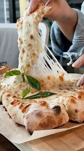 Ei, šiandien švenčiam!😁 Pagaliau PICOS DIENA!🍕 Nors mes ją ,,minime” kasdien 😅🍕 Bet šiandien… Legaliai, kiek norim, dar ir dar! Važiuojam!🤤 | Charlie Pizza