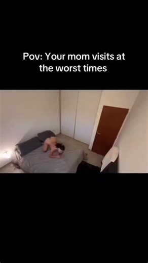 🩷 on Instagram: "2001년 개봉한 영화 **” follow/@zut1l ”**는 단순히 천재 수학자 의 삶을 다룬 작품이 아니라, 인간이 내면의 혼란 속에서도 어떻게 사랑 과 신뢰로 자신을 되찾아가는지를 보여주는 깊은 이야기입니다. 화려한 계산 장면보다 존 내쉬가 마음속 그림자를 이겨내려는 순간들이 훨씬 더 오래 기억에 남죠. 특히 그가 현실과 환상 사이에서 흔들리면서도 끝 까지 아내를 향한 마음을 놓지 않는 모습은 묘하게 가슴을 저릿하게 만 듭니다.이 영화에서 감정을 완성시키는 요소는 바로 잔잔한 피아노 선율과 차 분한 배경음악입니다. 처음에는 조용히 스며들지만, 어느 순간 관객도 모르게 내쉬의 감정에 같이 잠기게 되죠. 후반부, 아내가 내쉬의 손을 잡아주던 장면에서는 음악과 화면이 자연스럽게 겹쳐지면서 눈시울이 뜨거워지는 경험을 하게 됩니다. 많은 이들이 “이 장면만 떠올려도 이상 하게 마음이 찡하다”고 말하는 이유도 그 때문일 겁니다.이 영화가 여러 상을 휩쓴 