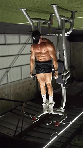 Scott Mathison | Training back and core. Gym: @globalfitnessstudio 🎥 @rfmediasolutions | Instagram