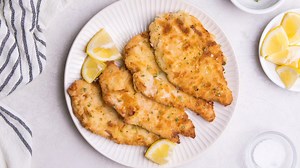Healthy fried chicken? You better believe it! 😋 This Air Fried Chicken is gluten-free, grain-free, and low-carb. Crispy on the outside, and juicy on the inside, this fried chicken breast is suitable for Paleo, keto, and gluten-free diets. 💪 Click here for the full recipe! 👉 https://bit.ly/3gV8vsR I’m sure your entire family will love this one. 🌟 Do you have an air fryer? What have you made with it? Let me know below! | Amy Myers MD