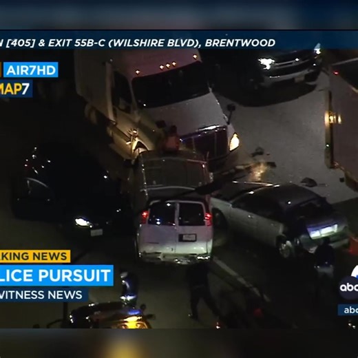Los Angeles police chase suspect on 405 freeway — situation ends in extreme tension. | Dantrell Fowler