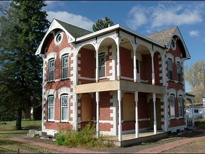 Carberry Gingerbread House Quick Tour Outside and In