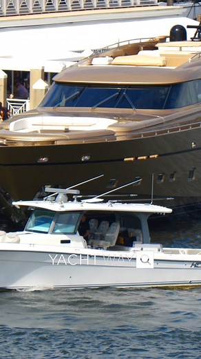 Yacht or Center Console? Can you name the yacht? #yachting #boating #YachtWay #Boat #yachtlife | YachtWay HUB