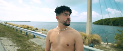 Bad Bunny — Moscow Mule (Video Oficial)
