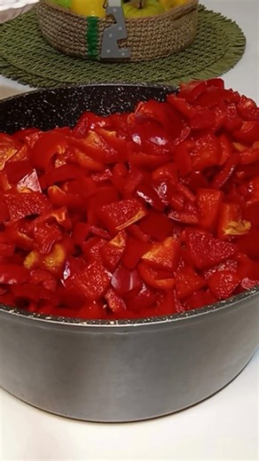 Nu mai cumpăr din magazin! Sosul de roșii, gogoșar și ceapă care dă gust oricărei mâncări #recipe