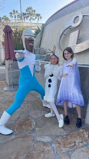 So chilly 🥶 with these 3 in the same space 🤣 Ok out of these 3 characters!!! Who’s your favorite? Olaf, Elsa or Frozone? . . . #supersuit #maddysmissionforacure #incredibles #reels #reeloftheday #reelsinstagram #reelkarofeelkaro #disneymagic #curecf #losangeles #cfwarrior #frozone #olaf #elsa #annaandelsa #disneyfrozen #pixar #anaheim #freezing #olafcosplay | Liz Keating