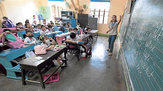 Marcos approves trimestral calendar for public schools