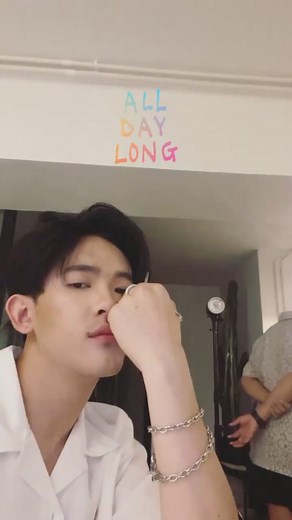 Sungstar Win: Captivating Indoor Performance Showcase