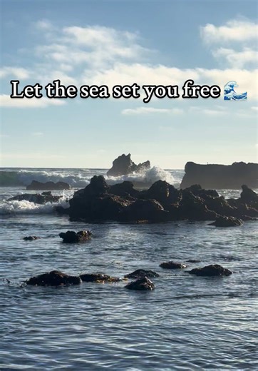 Took the weekend to disconnect and reset at the beach. For those who are new here, one of my big quotes is “let the sea set you free” and girl, I am feeling so refreshed. Dont forget to find glimmer in the little things ✨🌊#creatorsearchinsights #beachvibes #grounding #minivlog #adventurinwithshelbylynn
