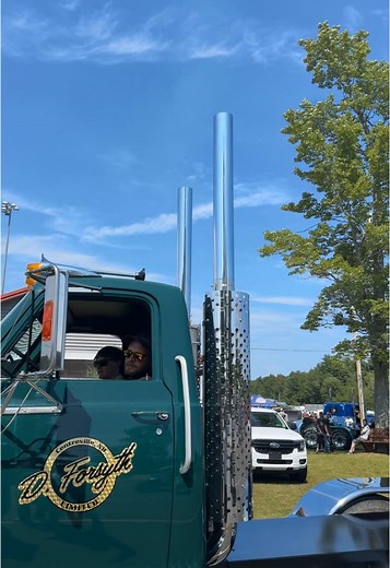 Trucks and Engine Sounds: Diesel Engine Power