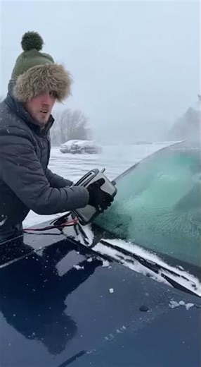 Beat the Cold: Quick Car Defrosting Hacks! 🔥❄️