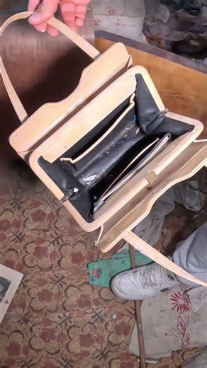 Terk edilmiş evde özel oda buldu #ozankuşcu