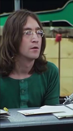 George tuning his Gibson Les Paul 🎸