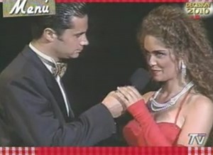 Kenita Larraín, Marlén Olivarí y Marcela Vaccarezza disputándose el Miss Hawaian Tropic de 1995 | The Clinic