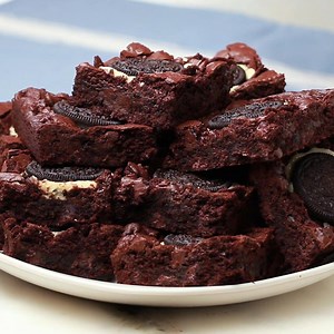 30K views · 114 reactions | Learn how to make Betsy's chocolate cookie cheesecake stuffed brownies! 襤 | Tasty UK | Facebook