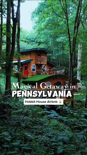 Magical Pennsylvania getaway: the brand new Hobbit House!! 🤩🧝🏻‍♀️⤵️ 📌 𝘚𝘢𝘷𝘦 𝘧𝘰𝘳 𝘺𝘰𝘶𝘳 𝘧𝘶𝘵𝘶𝘳𝘦 𝘗𝘦𝘯𝘯𝘴𝘺𝘭𝘷𝘢𝘯𝘪𝘢 𝘵𝘳𝘢𝘷𝘦𝘭𝘴 𝘢𝘯𝘥 𝘴𝘩𝘢𝘳𝘦 𝘸𝘪𝘵𝘩 𝘺𝘰𝘶𝘳 𝘣𝘦𝘴𝘵 𝘢𝘥𝘷𝘦𝘯𝘵𝘶𝘳𝘦 𝘱𝘢𝘭𝘴! 📍Tucked away in the @go_laurelhighlands of Pennsylvania lies this enchanted Airbnb: @OhiopyleHobbitHouse [#laurelhighlands #hosted] 😍 🌲 Less than 10 minutes from Ohiopyle State Park, there’s a hub of adventure opportunities awaiting right outside its steps! 🥾 Not only c