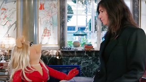 WATCH: Miss Piggy seeks fashion wisdom from Vogue Paris EIC
