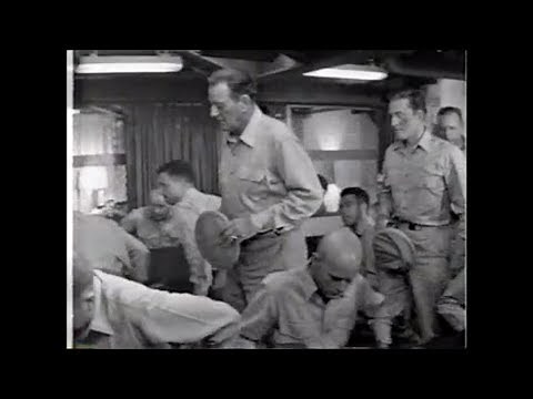Funny Extra Blooper in "In Harm's Way" (John Wayne, 1965)