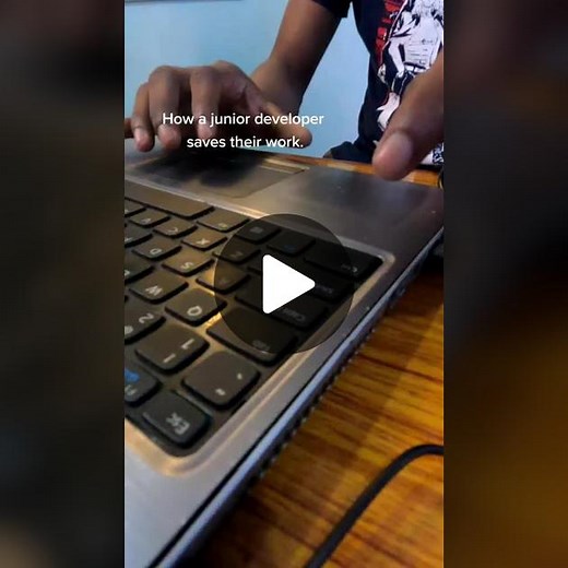 Senior vs junior developers. #code #foryou #dheba #avocadotechnology #codeashram #it