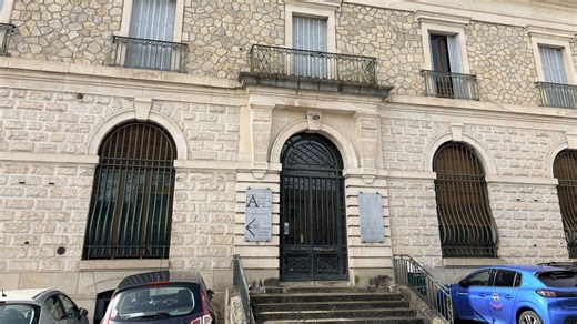 Municipales 2026. "Un projet presque deux fois moins cher" : Hélène-Cécile Fleury veut créer une maison de santé dans l’ancienne Banque de France de Villefranche-de-Rouergue