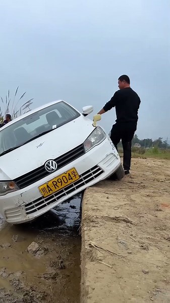 If Your Car Gets Stuck In The Mud While Reversing, Just Press The Accelerator #automobile #funny