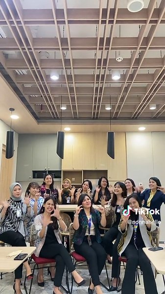 Exciting Hand-Clapping Game for Group Fun