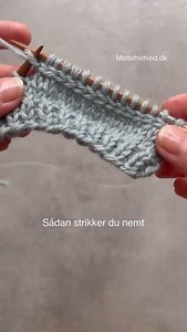 Lær en nem teknik til de smukke vandrette masker jeg ofte bruger i mine opskrifter. God som overgang til fx ribkanter eller som en del af strukturen jeg benytter i strukturstribesweater. Har du prøvet at strikke vandrette masker før, og hvad synes du om dem? #strikketeknik #strikketip #læratstrikke #mettesstrikketips #vandrettemasker #strikketips #strikkehjælp #strik #garn #komigangmedstrik #strikkeskole #diy #teknikvideo #knitting #knittingvideo #knittinghelp | Mette Hvitved - knitwear