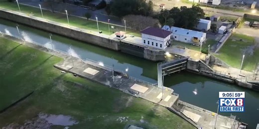 Neighbors voice opposition to Corps project to replace Industrial Canal lock