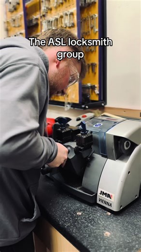 Our team at ASL group (asl locksmiths and 3 county locks) in action 😍😍 #fyp #localbusiness #dorsetbusiness #locksmith #sandbanks