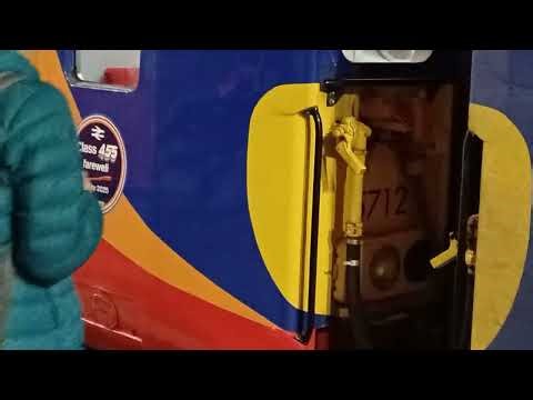 (Last Day In Service) SWR Class 455 (732-721) arriving at London Waterloo - 23/12/2025