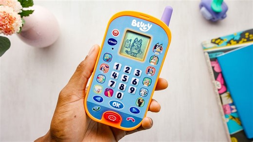 【4K】Bluey phone 极致极简手机开箱简评 | 作者：MKBHD | 机翻中文