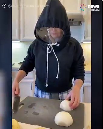 2.3M views · 46K reactions | This woman's 'hack' to cutting onions is going viral for all the right reasons. 藍 | News.com.au | Facebook