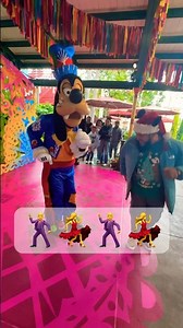 Goofy with the Dance moves!! #dance #baile #disneyland