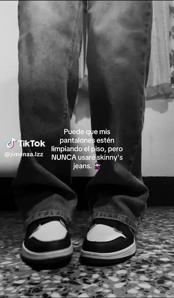 Video de 𝐉𝐢𝐦𝐦.𝐥𝐳 🎀🦦 (@jimenaa.lzz) relacionado con “skinnies jean”