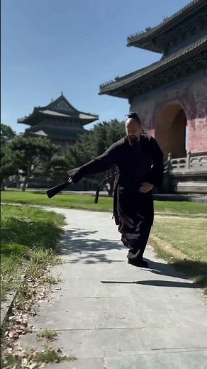 Kungfu Fan is a unique weapon as it models itself after sword techniques.