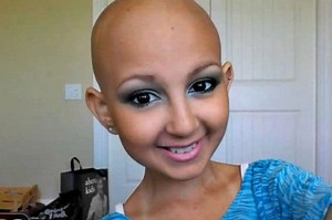 Talia a 13 anni dà lezioni di make up per sconfiggere il cancro