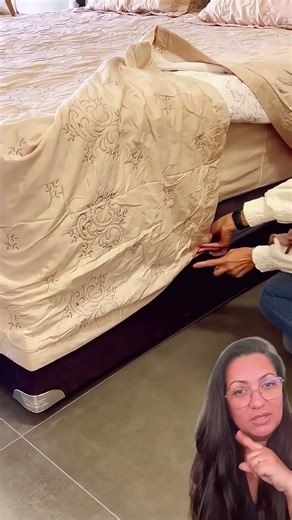 How to Fold Your Quilt to Make Your Bed Look Like a Hotel Bed 🏨✨