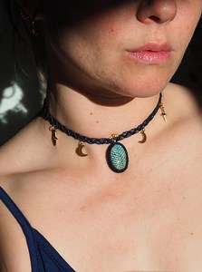 Collier ras de cou en micro macramé avec labradorite – Lune et étoile, fait main - Etsy France