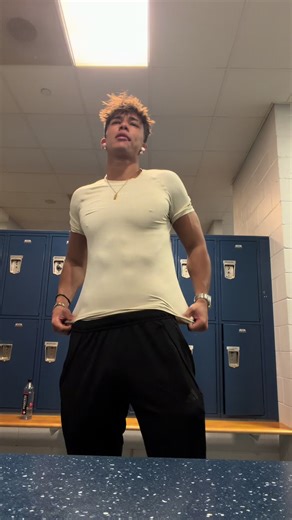 Abs through the shirt is crazy