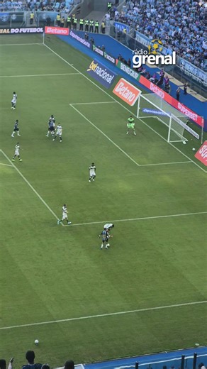 GOOOOOLLL DO GRÊMIO! 🇪🇪 👉 Gabriel Mec abre o placar para o Grêmio diante do Coritiba, em partida válida pela 13ª rodada do Campeonato Brasileiro, na Arena. Grêmio 1x0 Coritiba. 🤔 E aí, torcedor, o que achou do gol? Comenta aqui 👇 ➡ YouTube: Rádio Grenal | radiogrenal.com.br | FM 95.9 | FM 88.9 no litoral norte gaúcho | App Rádio Grenal #Grêmio #ImortalTricolor #Coritiba #ArenaDoGrêmio #CampeonatoBrasileiro
