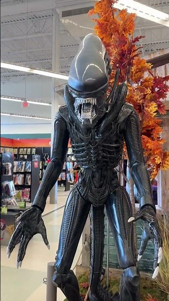 Spirit Halloween 2026 Alien Xenomorph Animatronic #animatronics #spirithalloween2026