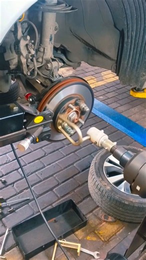 CCR Auto service~Bengkel mobil on Instagram: "Banyak yang rajin servis mesin… tapi lupa komponen paling krusial saat darurat: rem. Disc brake yang sudah tidak rata bisa sebabkan getaran, suara gesekan, bahkan membuat pengereman tidak maksimal. Di CCR Auto Service, kami menyediakan bubut disc brake presisi untuk mengembalikan performa pengereman seperti baru. ✔ Hasil rapi ✔ Pengereman stabil ✔ Harga tetap ramah 📍 Jl. Manisa No. 21A, Bumiayu, Kedungkandang, Malang 📲 Booking service hubungi 08214