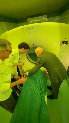 Luiz Inácio Lula da Silva on Instagram: "Hoje eu acompanhei de perto atendimentos do Agora Tem Especialistas, em Mauá (SP), e vi com meus próprios olhos como isso muda vidas. Gente que esperava há muito tempo por uma tomografia agora tem acesso ao exame perto de casa, com dignidade e cuidado. E não é só fazer o exame: em até 48 horas o laudo fica pronto e a pessoa já sai da carreta com um QR Code para acessar o resultado. É assim que a gente fortalece o SUS: com tecnologia, agilidade e respeito