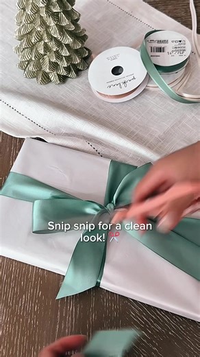 Satisfying Fancy Bow Tutorial for Gifts
