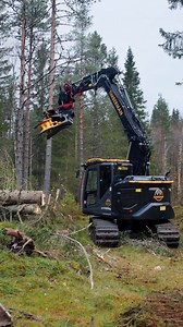 That is one beautiful setup! 😛 TMK 400 with Collector & TMK Turbo cylinder on a custom painted and Rototilt equipped Kobelco SK140 SRLC working in Norway 🤌 #treeshear #cutting #tmkmachinery #kobelco #kobelcoeurope #rototilt #tiltrotator #excavator #forestry | TMK Machinery