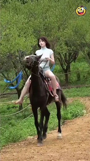 Girl Enjoys a Beautiful Horse Ride 🐎✨ #HorseRiding #HorsebackRiding #HorseLover #Equestrian
