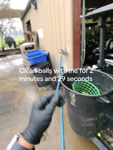 How to Clean Golf Balls Effectively in 2 Minutes